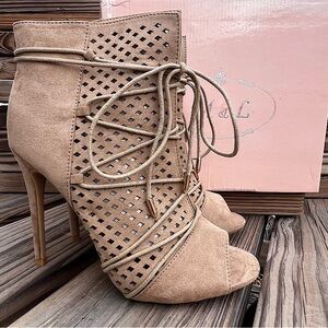 - M&L Sz 10 Banana Laser Cut Open Toe Suede Stiletto Booties! NEW!
